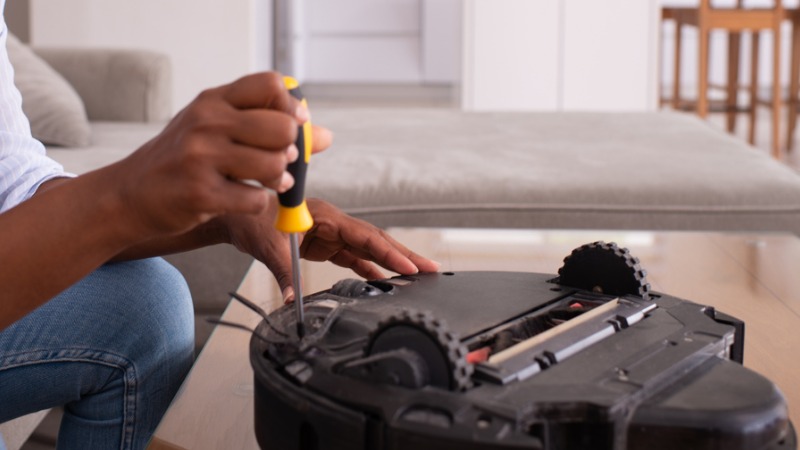remplacer les roulettes d'un aspirateur